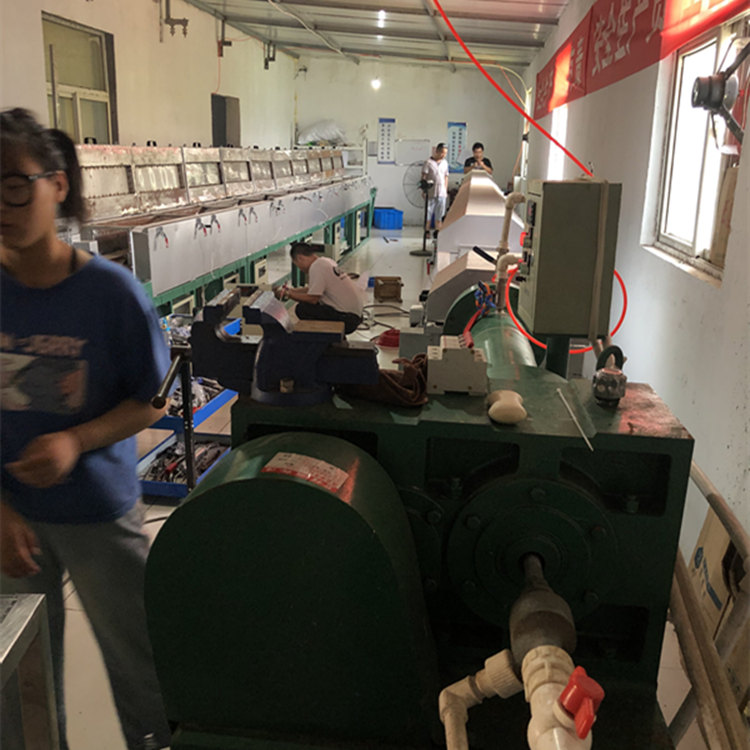 硅膠擠出機(jī)IMG_5354_副本.jpg